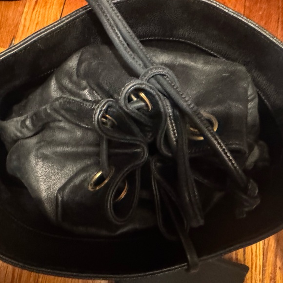 Chanel bucket bag with gold chain strap - Picture 12 of 15